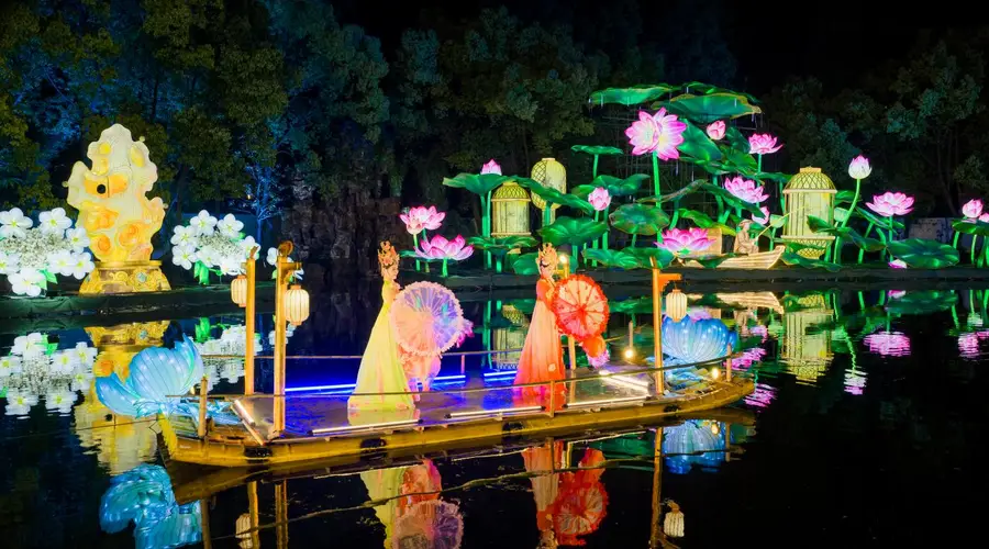江苏昆山:桨声灯影戏不停!“月夜越周庄”沉浸式体验新项目启动