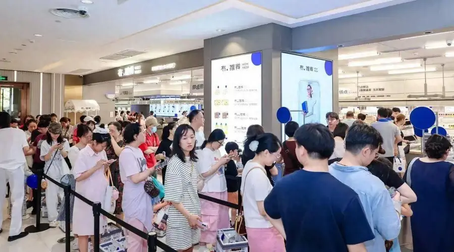 客流爆满!“鲜”入为主,这家新鲜零食店总部落在武汉