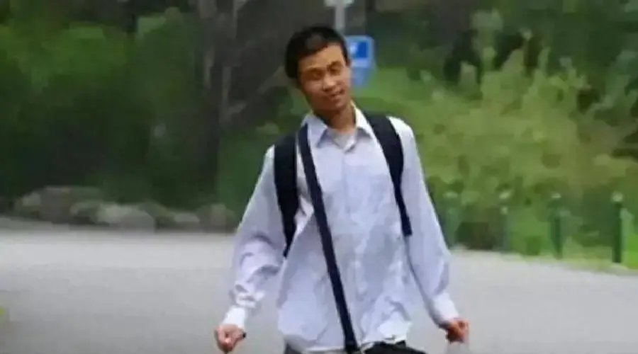 韦东奕妈妈露面了!干一辈子讲师没评上教授,儿子却成了"韦神"