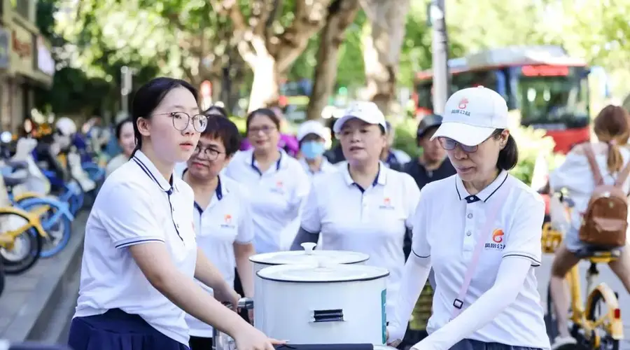 最暖杭州｜“最美凉茶摊”的第49个夏天