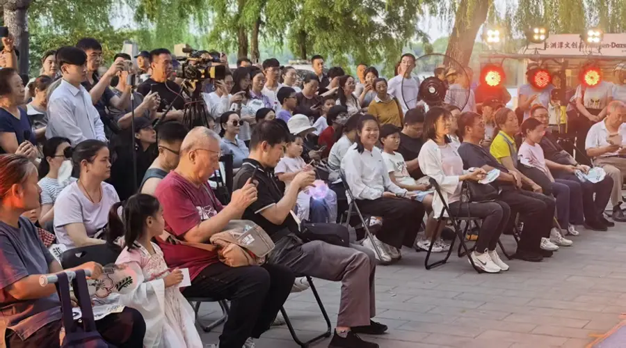玉渊潭公园开启露天音乐会,三天晚间游园活动连轴登场