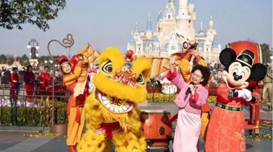 天价乐园困住中产家庭:迪士尼的快乐,普通工薪族还有资格买吗?