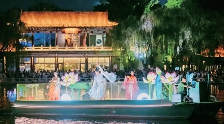泉涌盛夏 画舫载梦:济南天下第一泉风景区新增护城河表演路线