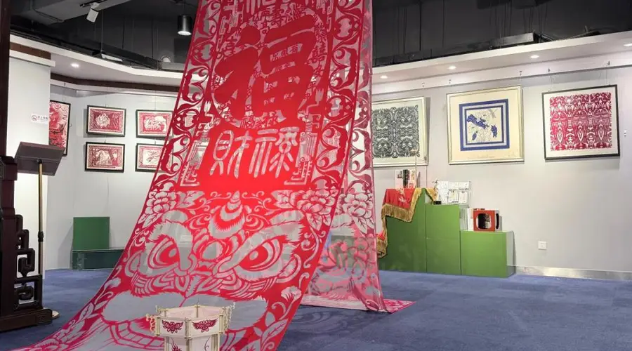 福田市民共享展厅11场免费展览上新 巨型剪纸《百狮聚福·五福绵长》亮相引市民打卡