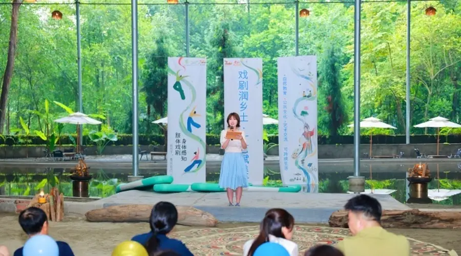 成都温江江村乌龙岛启幕！川剧变脸联袂丹麦戏剧上演跨国艺术秀