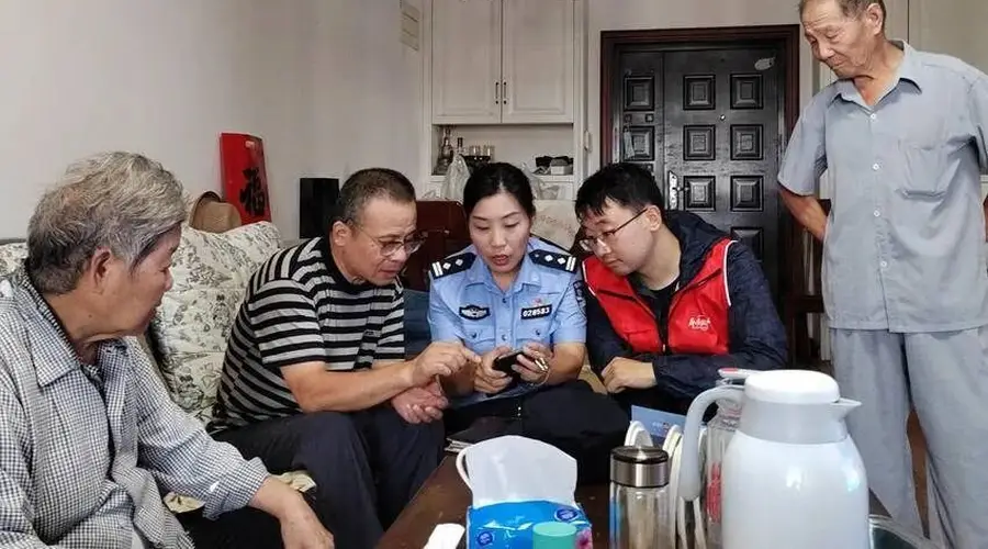 女警邵楠深耕海工社区 以真情敲开军民心门