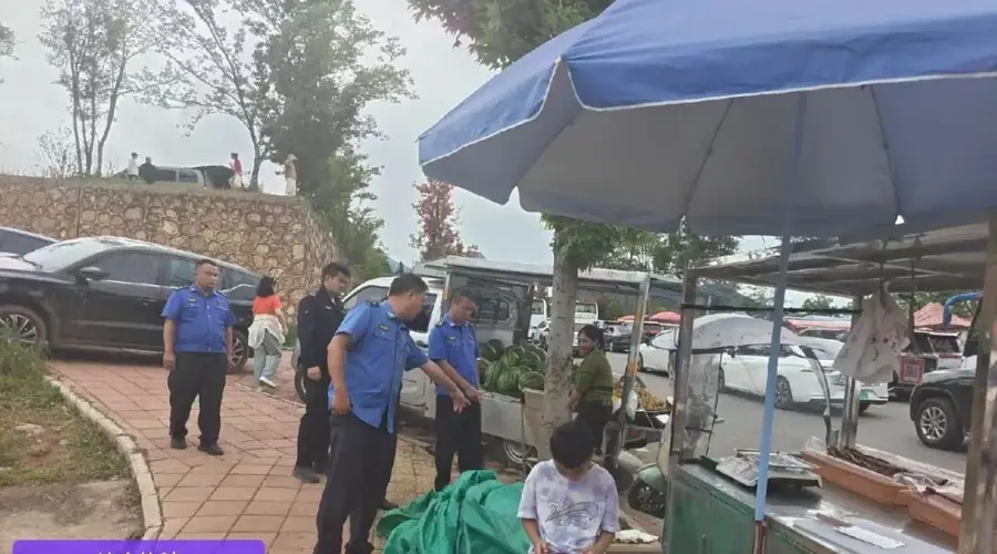 盘州城管专项整治乌蒙大草原暑期乱象 保障景区游览秩序畅通