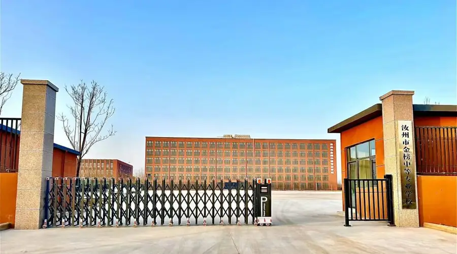 河南汝州一公职人员被举报在职校关联商铺经营 举报人曾与另一方就运营问题产生纠纷