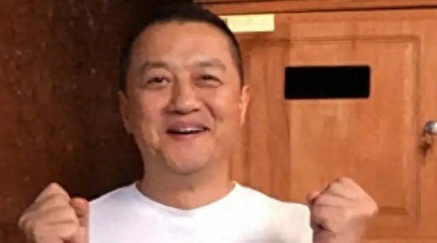 李亚鹏回应争议 胡心瑶捐救命钱引全网关注后多遭质疑