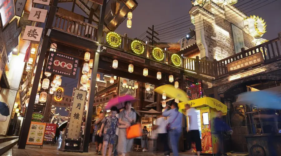 湖南益阳:明清古巷激活夜间消费活力