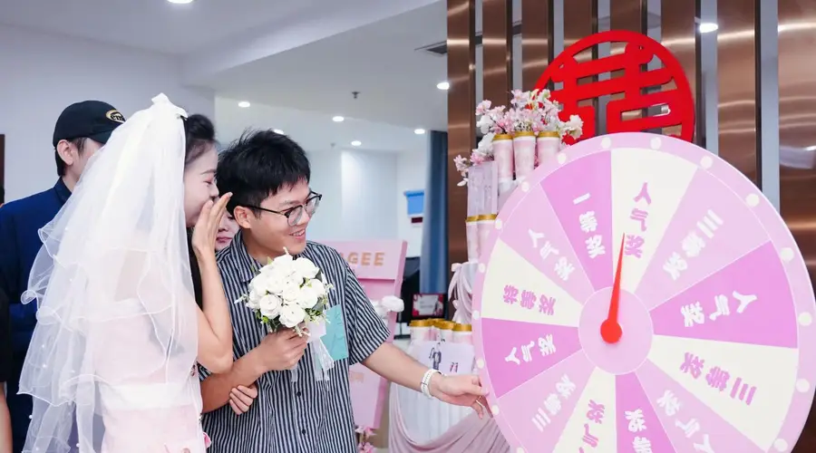 成都七夕开启全城热恋，以街巷为纸烟火为墨，书写中式浪漫