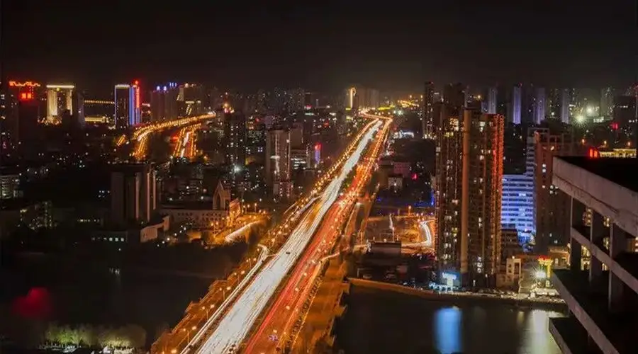 秦皇岛逛夜市指南出炉!晚风、海浪、歌声、烧烤香,烟火气直接拉满