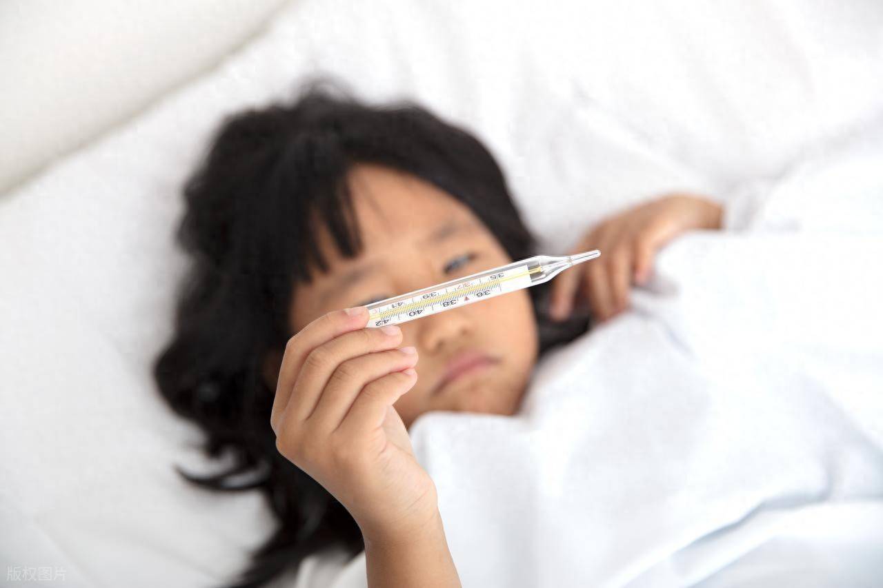 12岁女孩发烧3天以为感冒，竟确诊脑炎！医生提醒：早期信号别错过