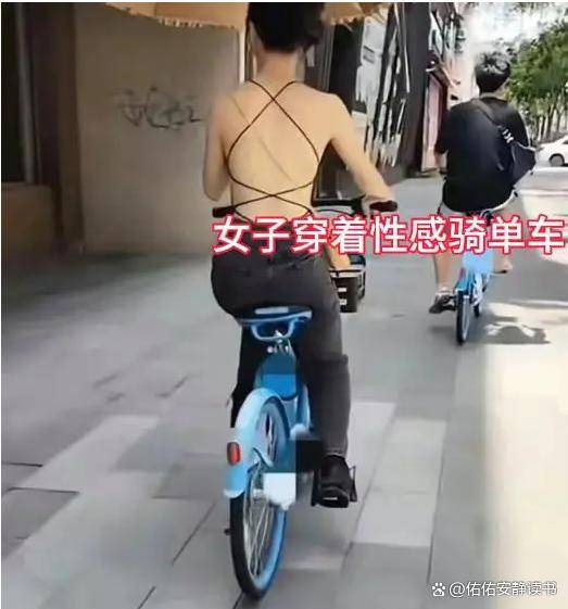 广东街头惊现“几根带子”装？女子骑车背影引围观，网友吵翻：这到底是自由还是辣眼？