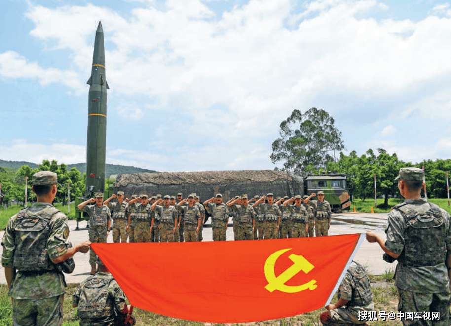庆祝中国共产党成立105周年丨军旗永随党旗飘