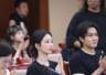 杨紫盘发造型温婉大气 亮相《家业》创作座谈会