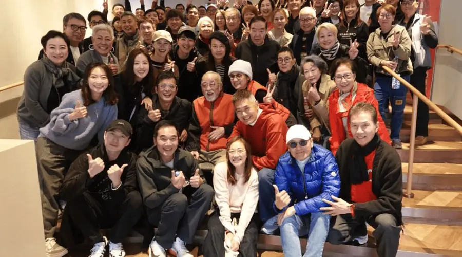 周润发为跑步女爱徒拉伸，曾差点被传成绯闻！