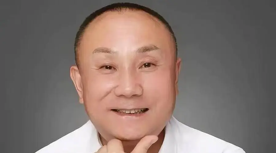 西安赛格事件最新!严鹏员工称,他在坠亡前,让加急做当月工资表