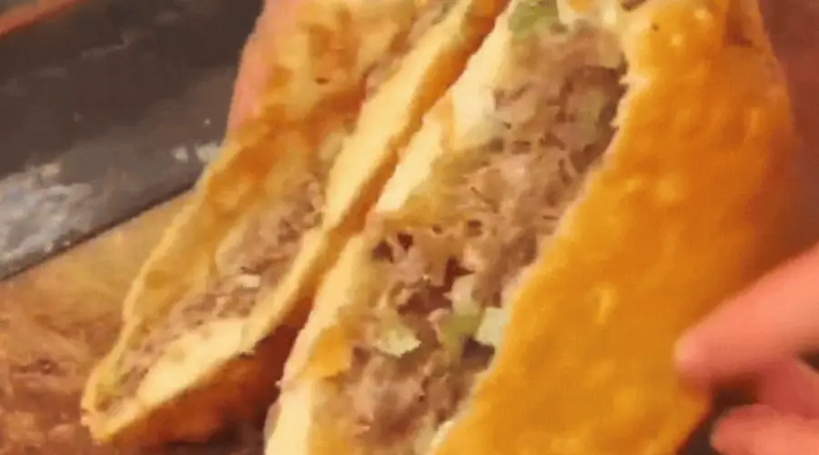 喝胡辣汤不配个牛肉盒,河南人觉得这顿没吃饱