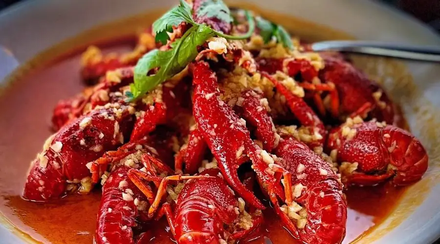 簋街排队王！这家小龙虾，凭啥能火27年？
