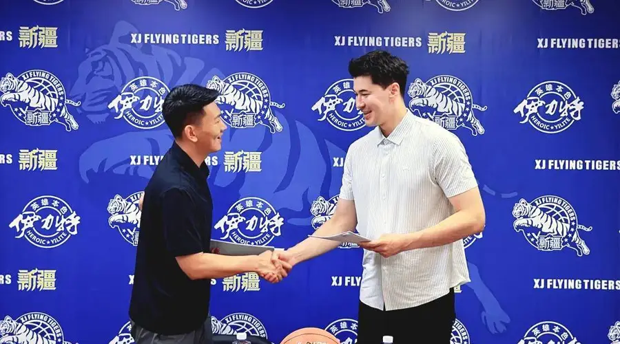 官宣!新疆男篮与阿不都沙拉木、曲笑宇完成续约