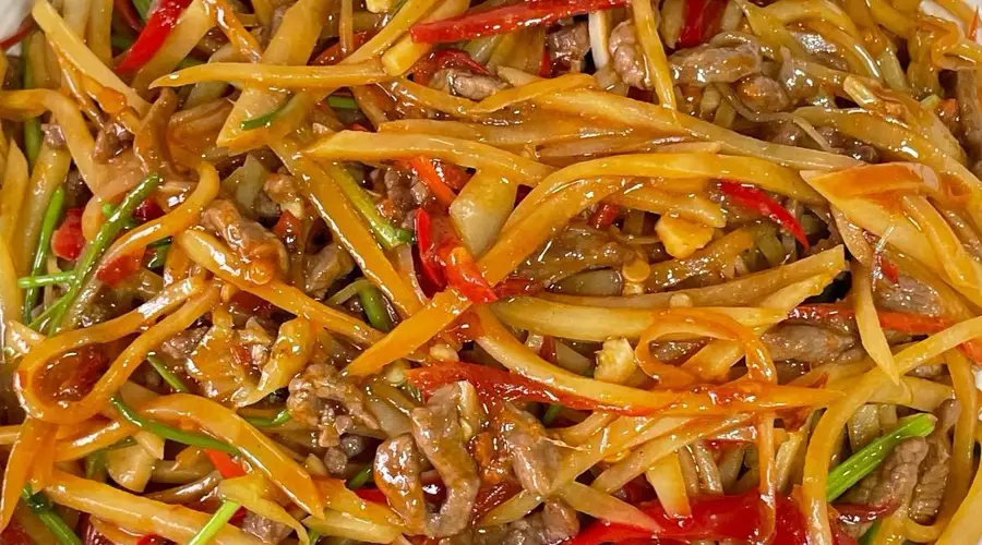 酸辣开胃!泡椒牛肉土豆丝,好吃到舔盘
