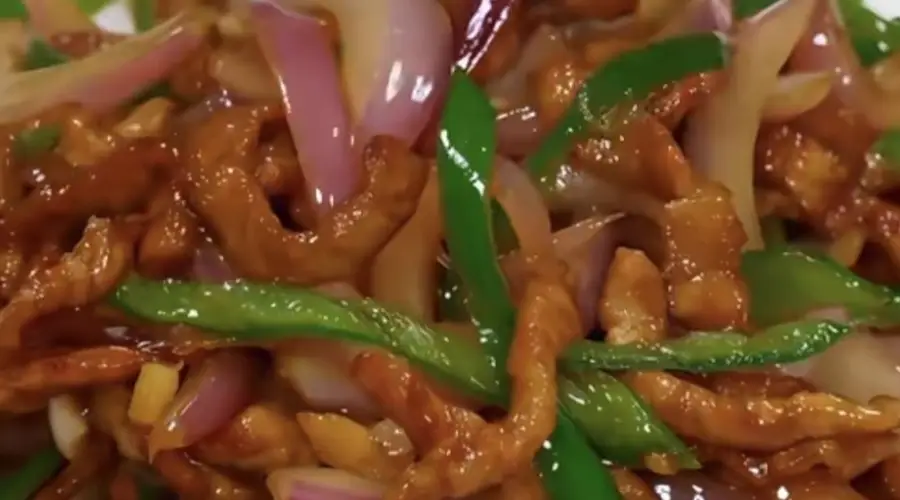 洋葱青椒炒肉丝:鲜香滑嫩 清爽微辣