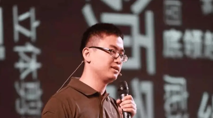 清华学霸退学创业卖战术服饰,年营收达18亿瞄准中产男性群体