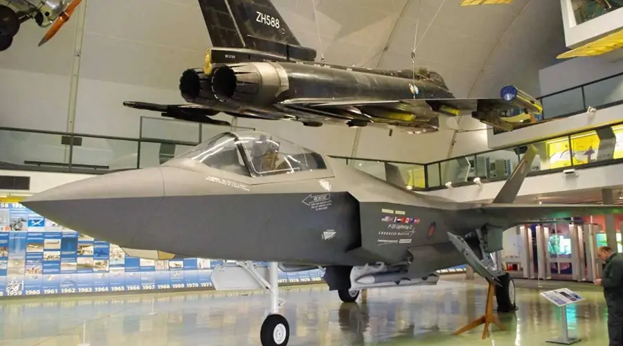 F35战损比达20:1 每小时飞行成本与台风差1.3万美元 欧美双机混编成新趋势