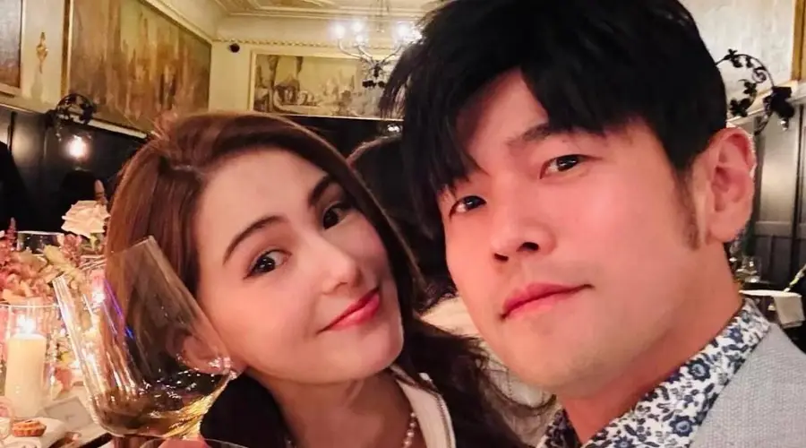 周杰伦晒陪昆凌过生日合照：希望你永远快乐健康，永远爱你