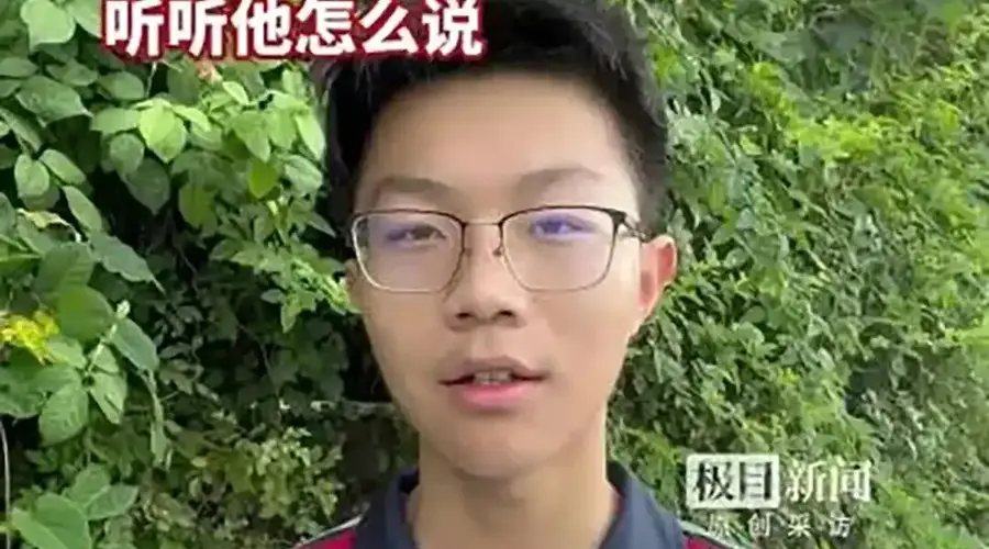 湖北男孩高考702分，北大清华连夜抢人，他却以五字婉拒……