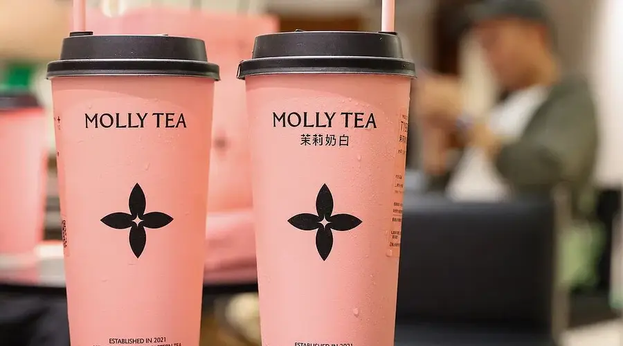 LV诉茉莉奶白：到底是新茶饮“蹭大牌”，还是奢侈品“不讲武德”