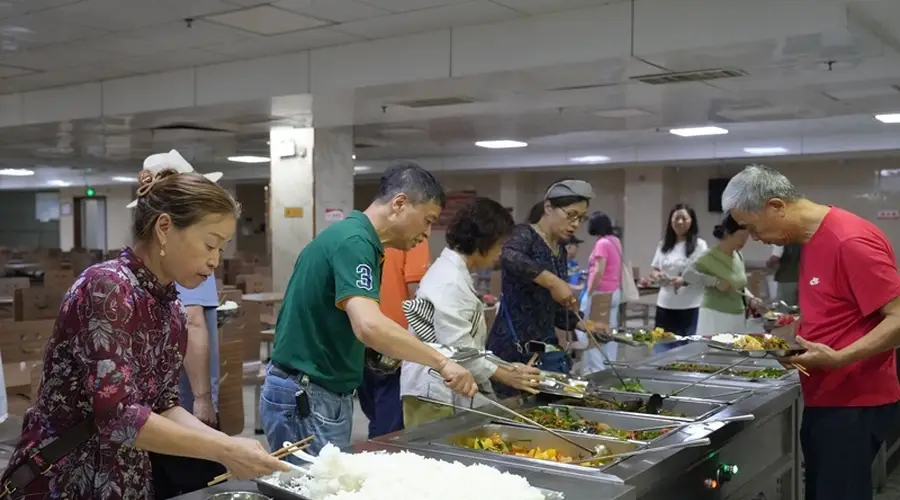 百里杜鹃:开放共享食堂 绘就避暑民生暖心画卷