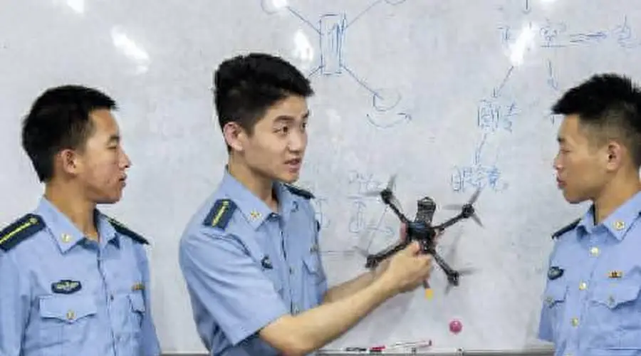 空军预警学院学员暑期赴基层一线加钢淬火