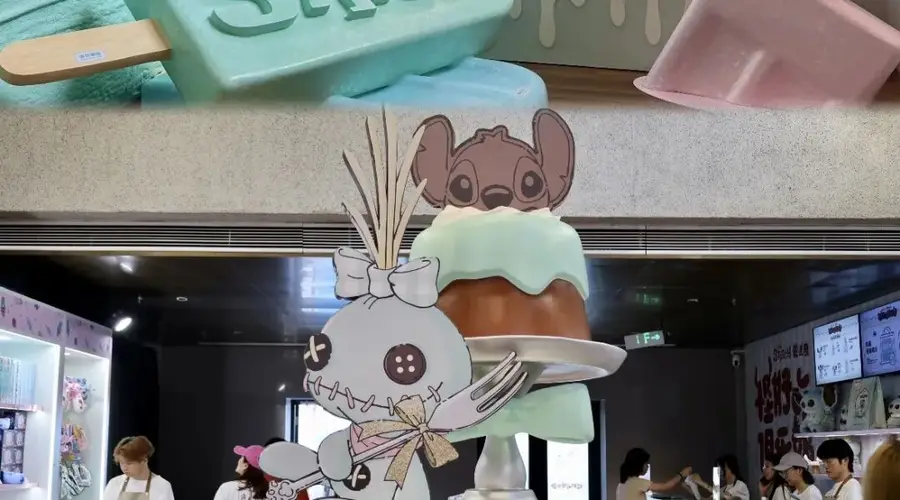 薄巧味的史迪奇，迪士尼IP消费“招牌厨艺”