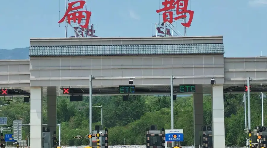 这里把景点的招牌摘掉更好