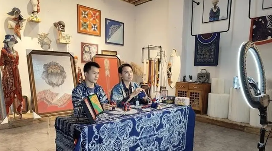 三个县乡90后,把中国非遗带向世界杯