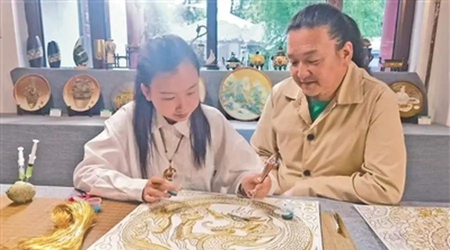 陇派珐琅新传：00后匠女李婕让古老技艺焕发时代光彩