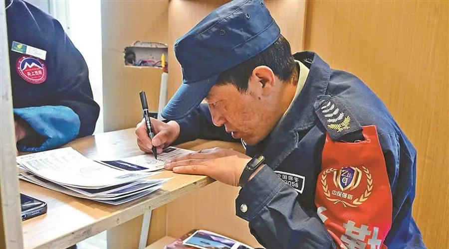 布达拉宫旁主题邮局:旅人寄情山海间