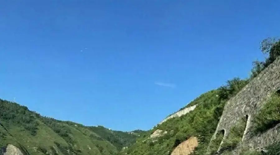 山里避暑一周 老人血压飙涨物价还虚高 谁还敢迷信避暑胜地?