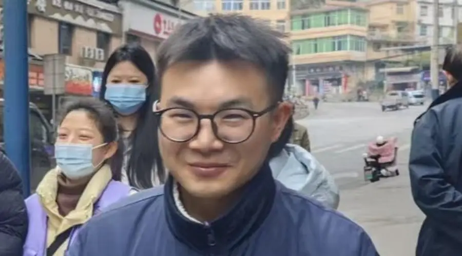彭水举行龚宝冬烈士安葬仪式 曾救群众遇难