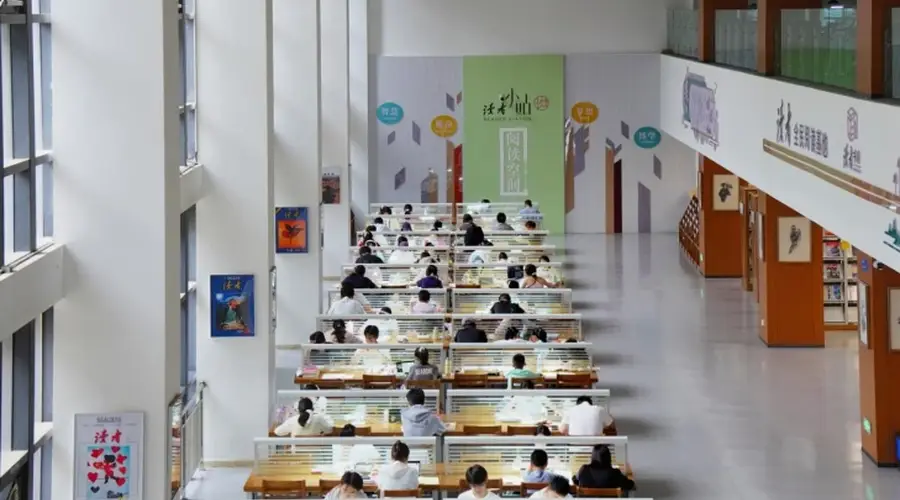 武威凉州区：以书“解暑”以读润心