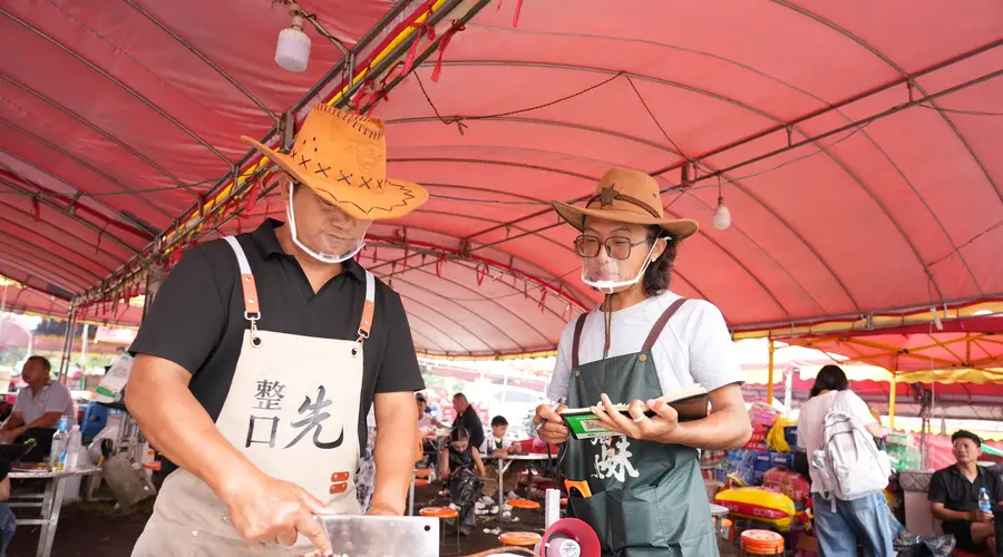 贵州长顺秋坡文化艺术节启幕 大山民族狂欢掀文旅热