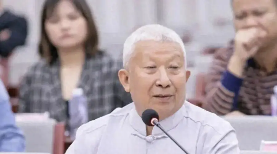 “假院士”兜售“假大师”