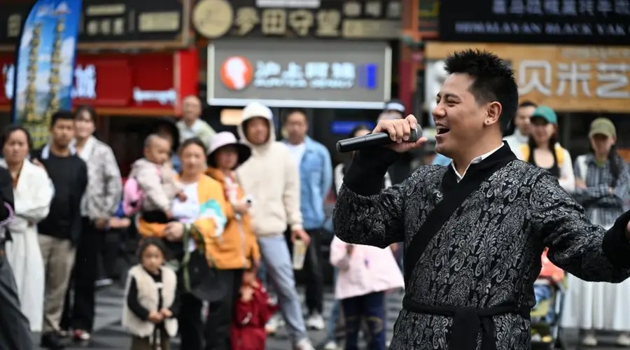 “有情有‘艺’康定人”街头文化活动阶段性收官
