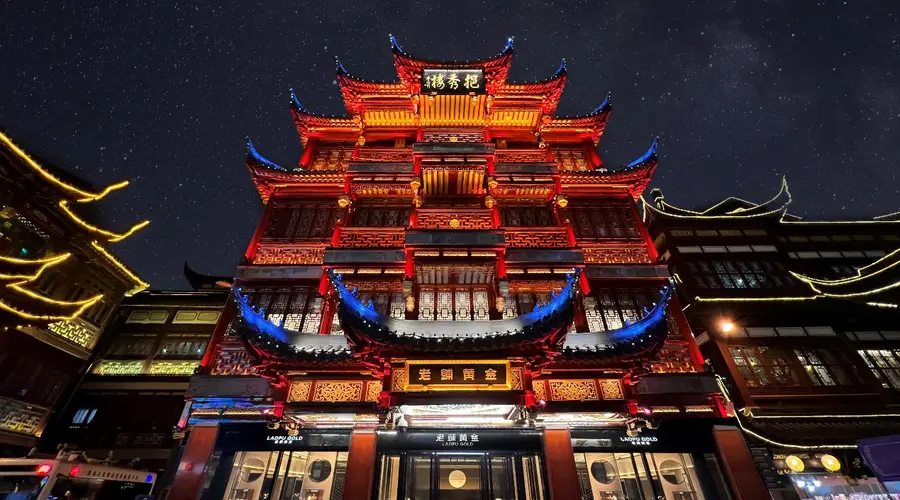 老铺黄金上海首店完成焕新升级