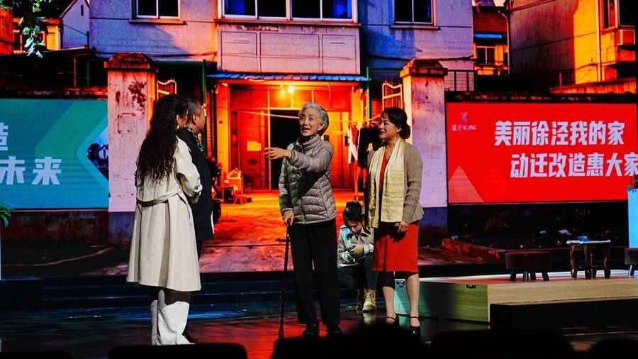 徐泾镇原创话剧《海日湾》上线！在艺术党课中讲透基层故事