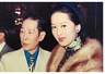 洪金梅为嫁豪门，30年塑身衣不离身，丈夫遗嘱：财产只分她1元