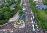 遭1.3万人围堵，马科斯拉美国撑腰！解放军轰-6K挂弹锁死黄岩岛