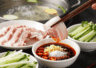 五花肉切制诀窍与三款解腻蘸料做法